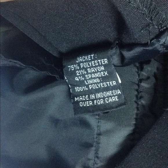 IZ Buyer Black Blazer - Picture 6 of 6
